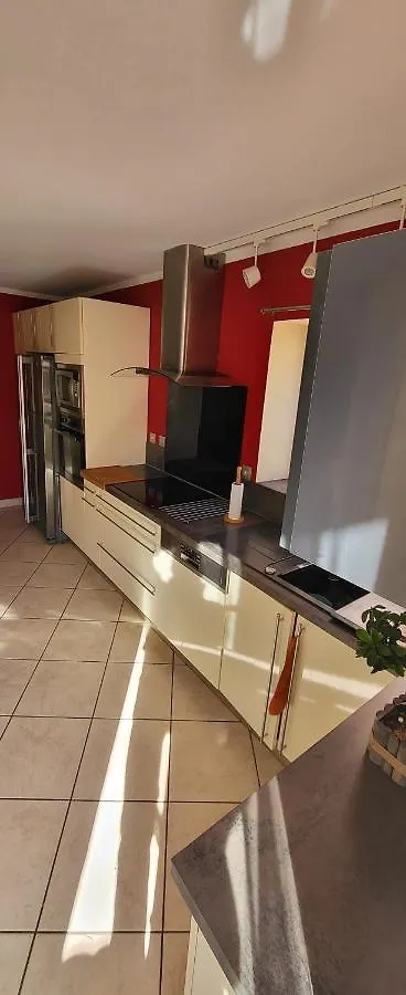 Maison 130M2, Terrasse 70 M2 Sud, 1A7 Pers, 3 Chbres Avec Tv Et Clim Pierrelatte France