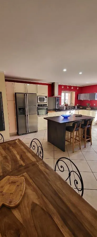 Maison 130M2, Terrasse 70 M2 Sud, 1A7 Pers, 3 Chbres Avec Tv Et Clim Pierrelatte 0*,  France