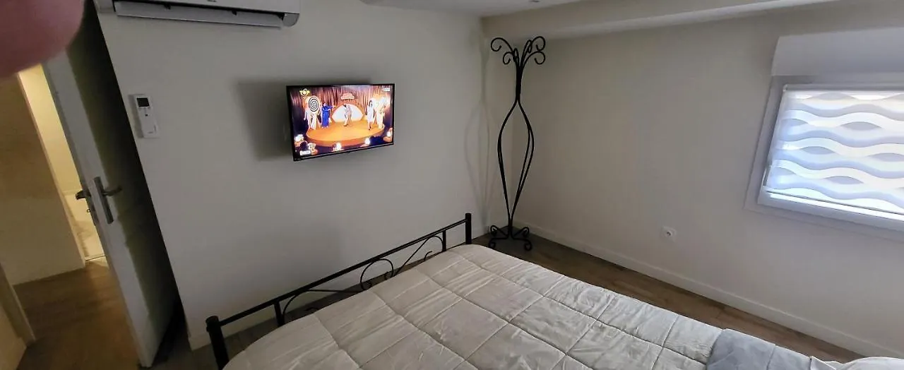 Maison 130M2, Terrasse 70 M2 Sud, 1A7 Pers, 3 Chbres Avec Tv Et Clim Pierrelatte Holiday home