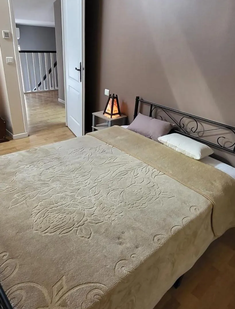 Holiday home Maison 130M2, Terrasse 70 M2 Sud, 1A7 Pers, 3 Chbres Avec Tv Et Clim Pierrelatte France