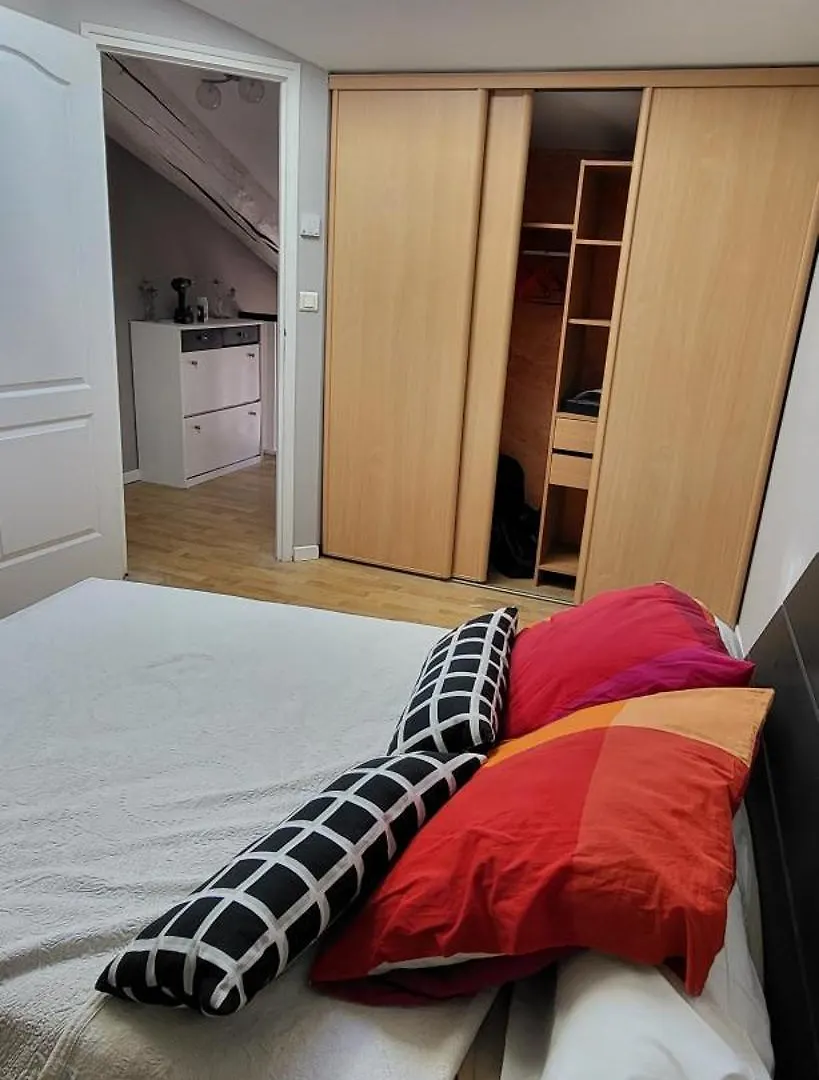 Holiday home Maison 130M2, Terrasse 70 M2 Sud, 1A7 Pers, 3 Chbres Avec Tv Et Clim Pierrelatte