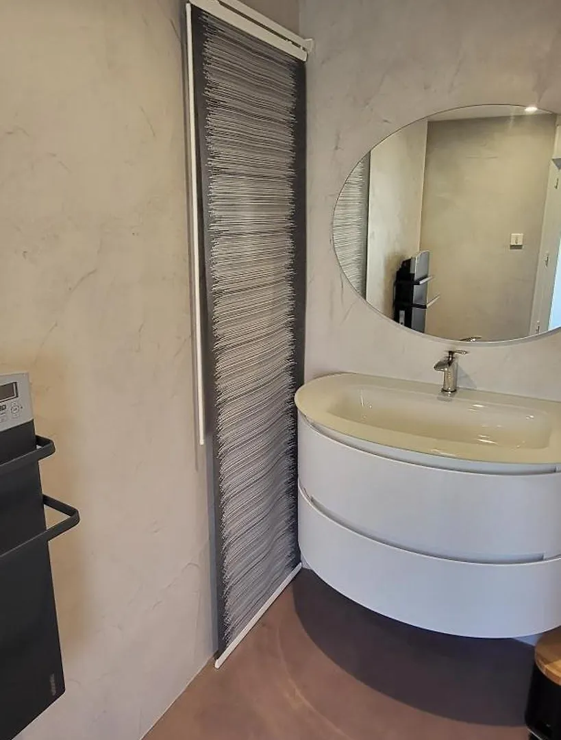 Maison 130M2, Terrasse 70 M2 Sud, 1A7 Pers, 3 Chbres Avec Tv Et Clim Pierrelatte France