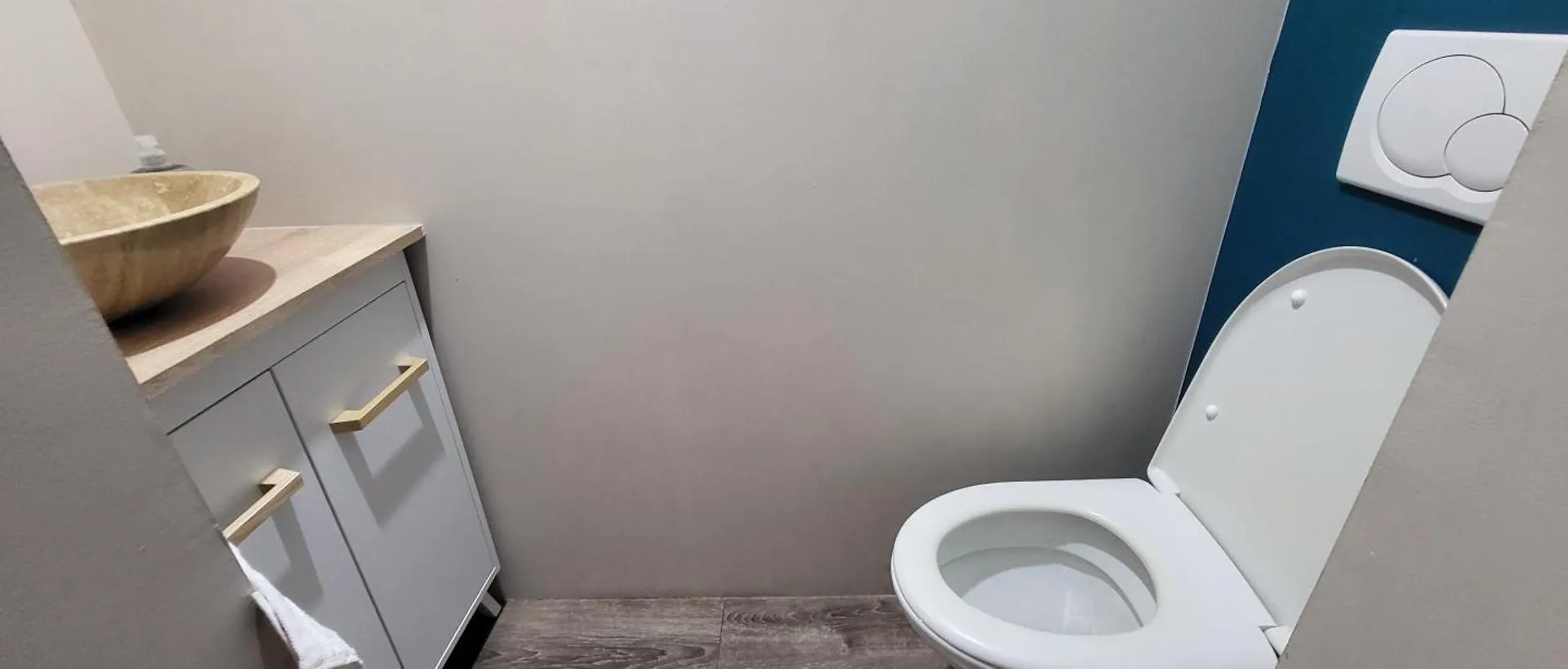 Maison 130M2, Terrasse 70 M2 Sud, 1A7 Pers, 3 Chbres Avec Tv Et Clim Pierrelatte 0*,  France