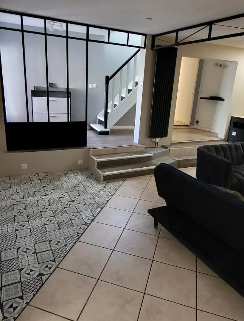 Maison 130M2, Terrasse 70 M2 Sud, 1A7 Pers, 3 Chbres Avec Tv Et Clim Pierrelatte 0*,  France