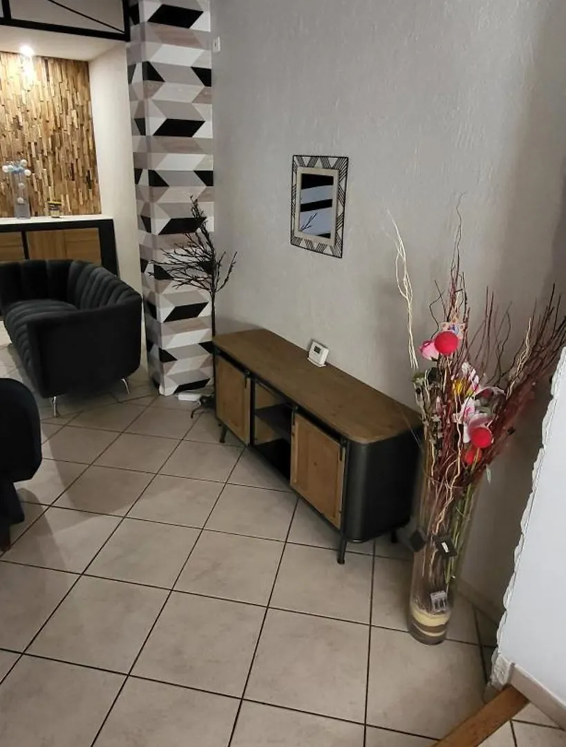 Holiday home Maison 130M2, Terrasse 70 M2 Sud, 1A7 Pers, 3 Chbres Avec Tv Et Clim Pierrelatte