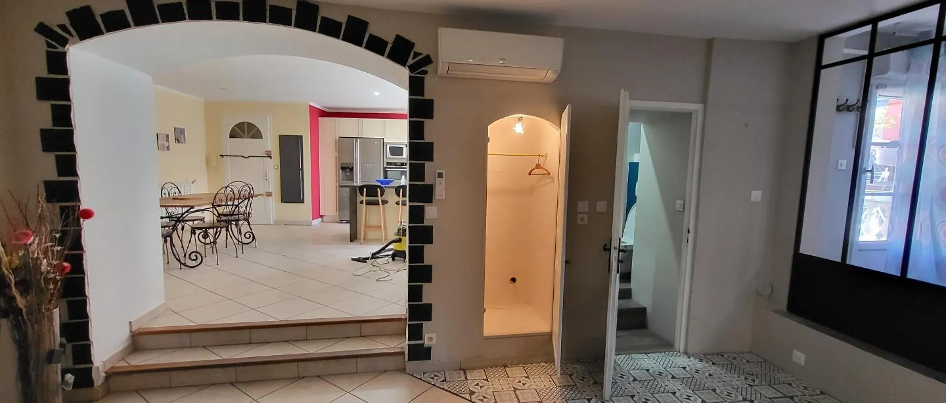Maison 130M2, Terrasse 70 M2 Sud, 1A7 Pers, 3 Chbres Avec Tv Et Clim Pierrelatte 0*,  France