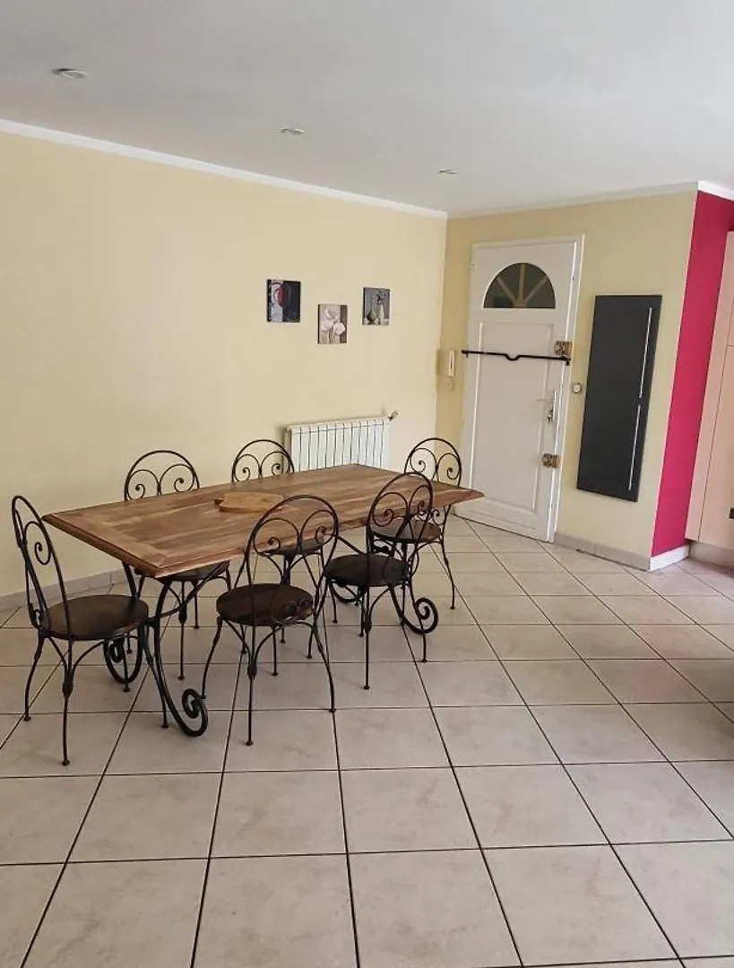 Maison 130M2, Terrasse 70 M2 Sud, 1A7 Pers, 3 Chbres Avec Tv Et Clim Pierrelatte Holiday home