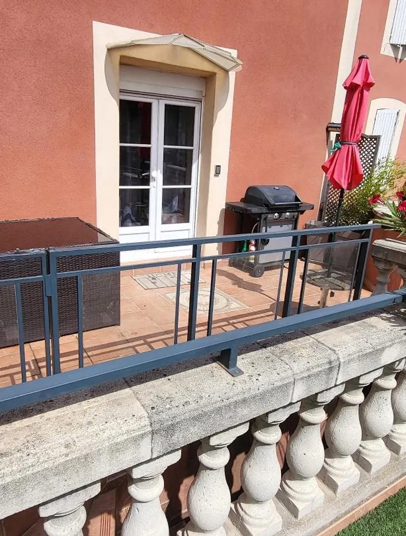 Holiday home Maison 130M2, Terrasse 70 M2 Sud, 1A7 Pers, 3 Chbres Avec Tv Et Clim Pierrelatte France